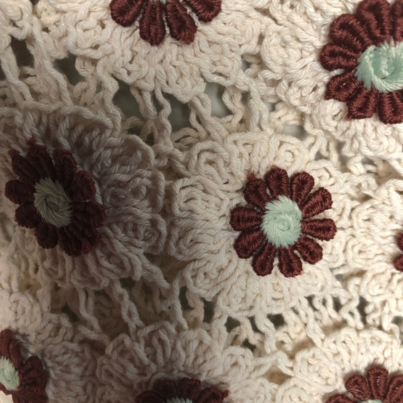 Cute Jules by Love crochet top - Picture 2 of 8